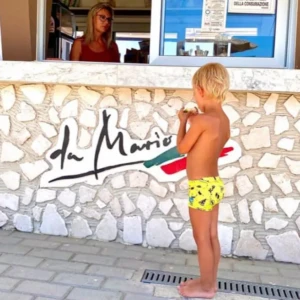 Facciata bar su spiaggia del Villaggio Camping da Mario
