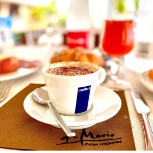 Primo piano con sfondo sfocato di colazione del Villaggio Camping da Mario