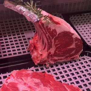Scottona nel bancone della Macelleria Carni Sabatini