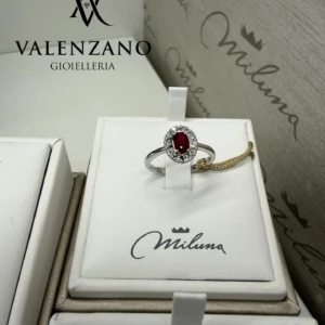 Anello pietra rossa Miluna da Valenzano Gioielleria