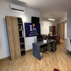Angolazione interno ufficio di I'm Rental Store Mandatoriccio