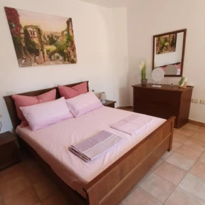 Camera da letto con specchio B&B Casa Silenzio