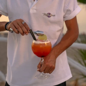 Preparazione cocktail al Magic Beach