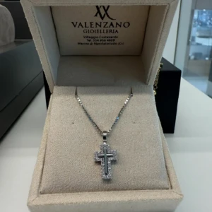 Collanina croce argentata da Valenzano Gioielleria