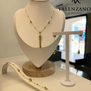 Completo collana orecchini e bracciale color oro da Valenzano Gioielleria