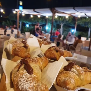 Cornetti al cioccolato bar Micos