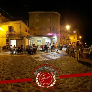 Vista da lontano entrata Antica Gelateria Fortino
