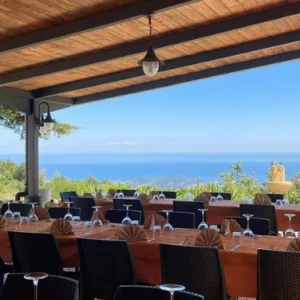 Esterno con tavoli Trattoria Pizzeria Tenuta Il Gaglioppo
