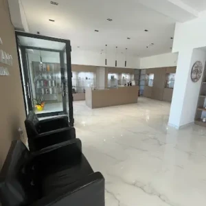 Negozio interno seconda angolazione da Valenzano Gioielleria