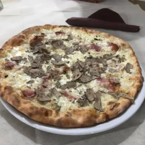 Pizza con tartufo nero da Pizzeria "Da Rino"