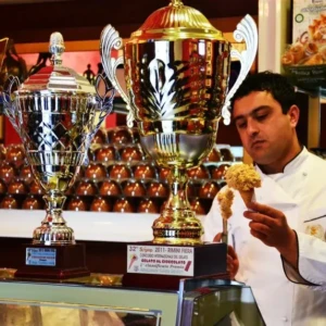 Trofei su bancone dell'Antica Gelateria Fortino