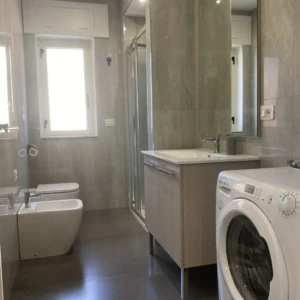 Bagno con lavatrice di San Giovanni Rooms & Apartments