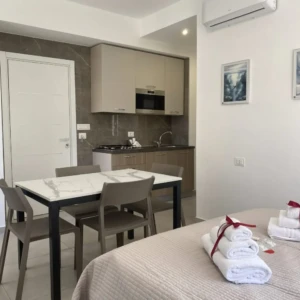 Tavolo e cucina San Giovanni Rooms & Apartments