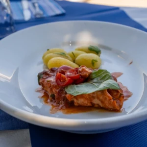 Secondo di pesce con patate al Magic Beach