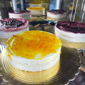 Tre semifreddi nel frigo dell'Antica Gelateria Fortino