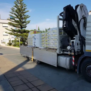 Camion carico di materiali pronto al trasporto da Brico Edil Dardano