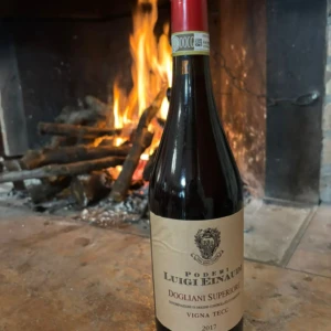 Vino di fronte al camino acceso di Trattoria Pizzeria Tenuta Il Gaglioppo