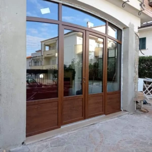 Porta esterno con vetrata di Ditta Scarcella