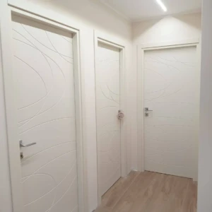 Porte da interno bianche con trama di Ditta Scarcella
