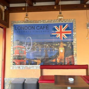 Vista frontale interno terrazzo London Café