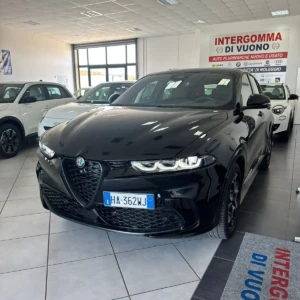 Alfa Romeo nera I'm Rental Store Mandatoriccio