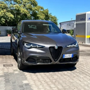 Alfa Romeo grigio metallizzato I'm Rental Store Mandatoriccio