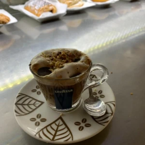 Bevanda al caffè con granella di nocciola Crema e Cioccolato