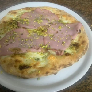 Pizza mortadella e granella di pistacchio Crema e Cioccolato