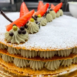 Sfoglia con crema e fragole di Antonio Palmieri Pasticceria